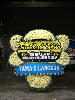 Papan Bunga Duka di Fanayama